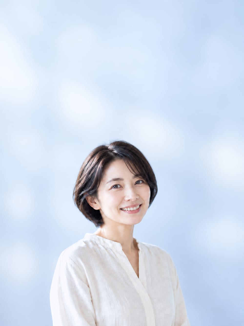 八戸総合歯科・矯正歯科で全顎矯正の相談を受ける女性